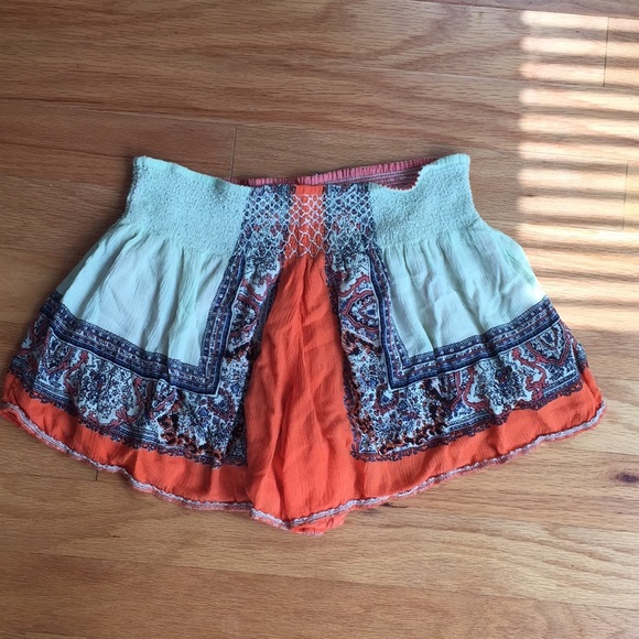 ❌sold❌ Free People flowy smocked waist shorts - Picture 3 of 5